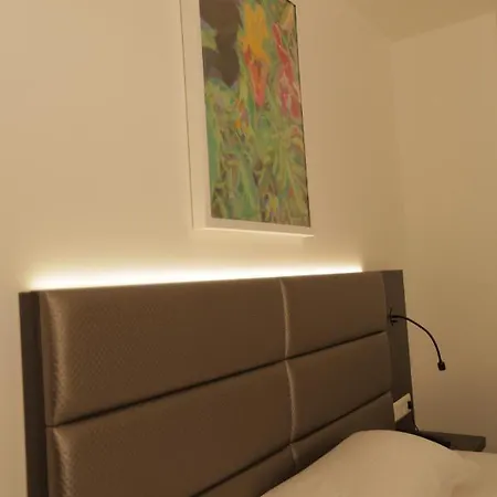 Galeria Airport 4* 모르펠덴발도르프