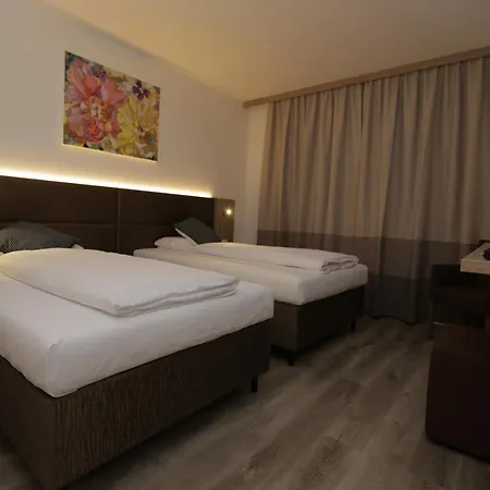 Hotel Galeria Airport 4*