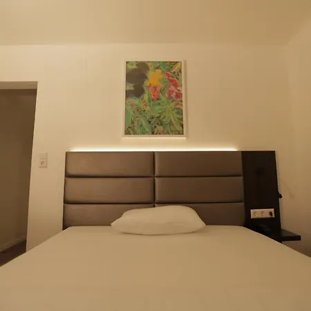 Galeria Airport 4*